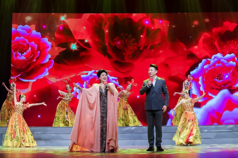 郑咏,张文巍联袂演绎歌曲《共筑中国梦.jpg