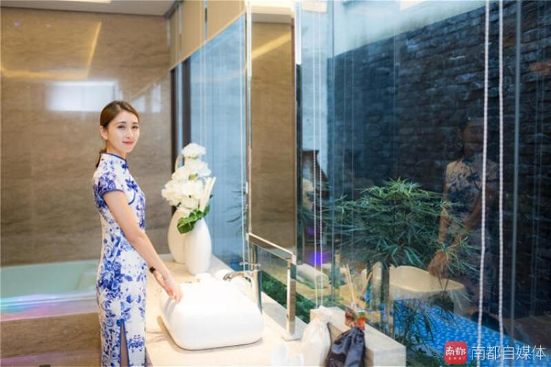 中山首家汽车主题酒店迎客 一房一车库一电梯超豪华配置