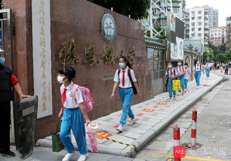 图集 广州小学生防疫下的复课第一天