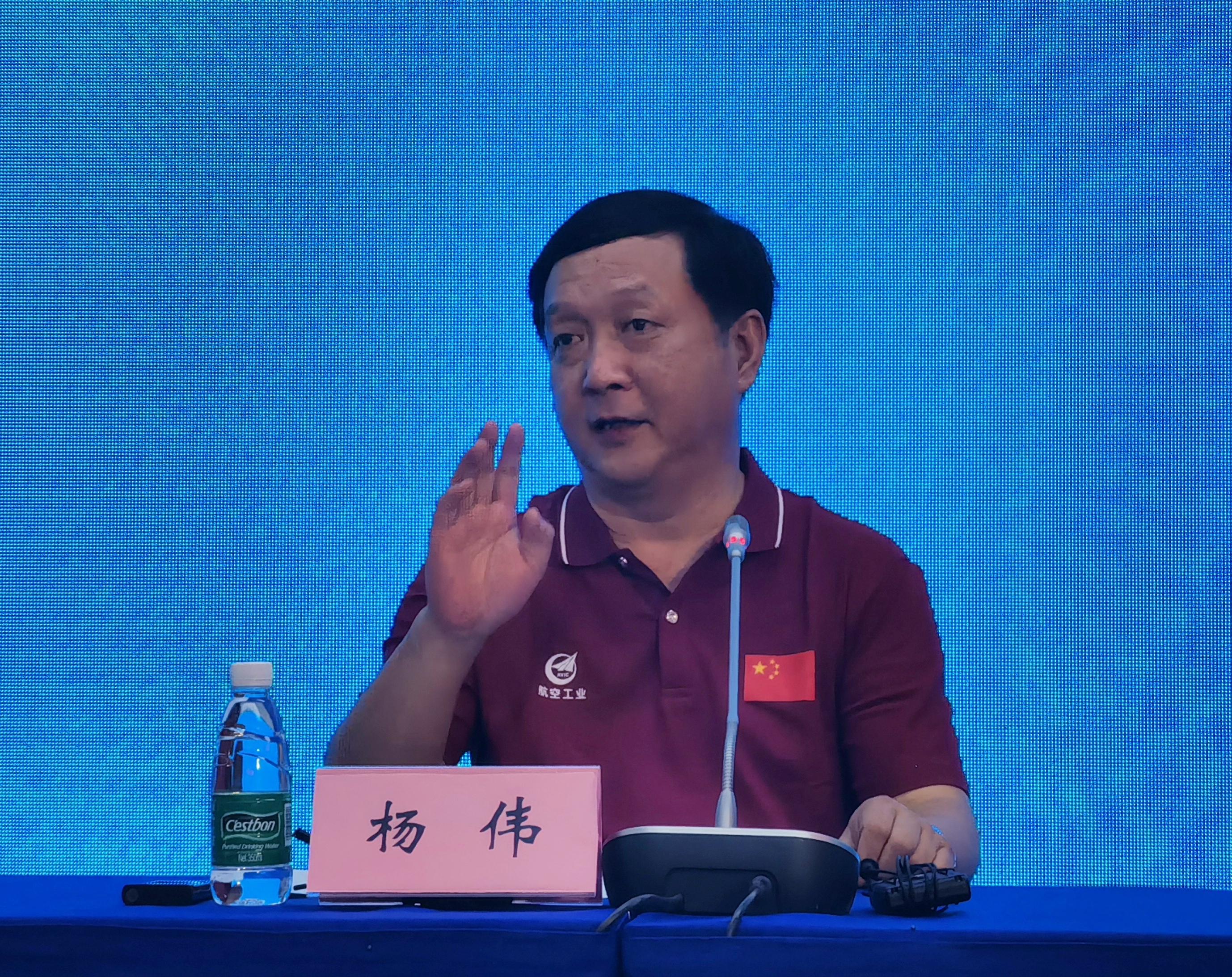 歼20总师杨伟答南都问.潘珊菊摄影