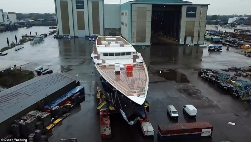 imagefile 53679203-0-The_Amazon_founder_s_secretive_yacht_will_feature_three_enormous-a-25_1643810187801.jpg