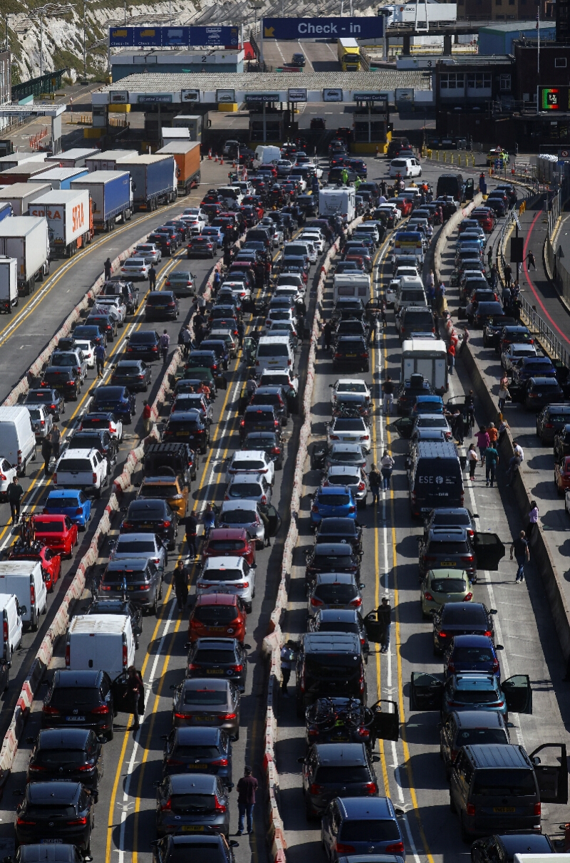 图集：英国迎来复活节4天小长假，多佛港现出行堵车长龙