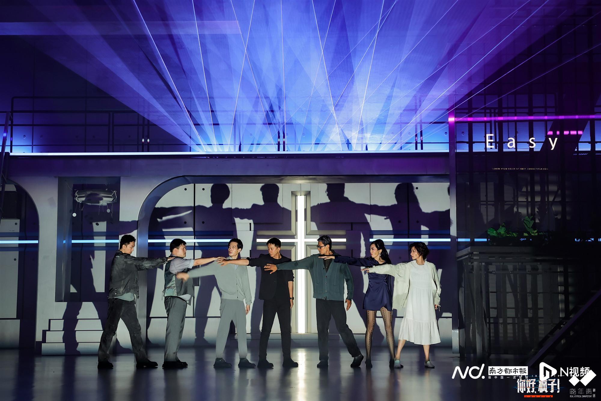 万茜、韩庚领衔主演，悬疑话剧《你好，疯子！》亮相广州