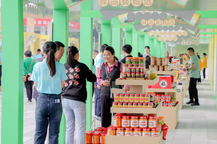 助力乡村振兴，这一高速服务区推出“广东特色好物集市”