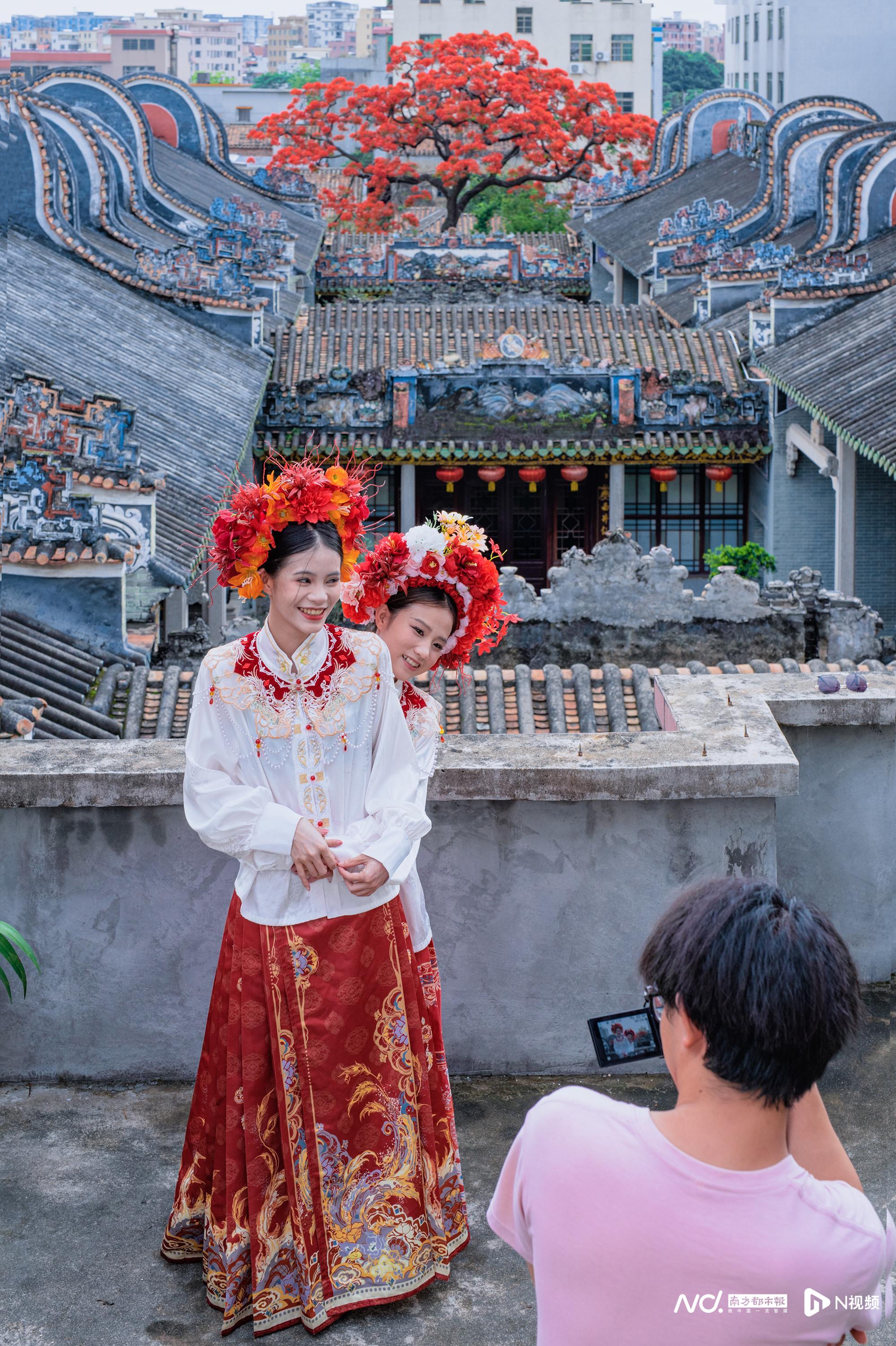 中国　大清雍正年製　紅地青花花文　水孟　筆洗　V　R6233E 中国 大清雍正年製 紅地青花花文 水孟 筆洗 V R6233E - メルカリ