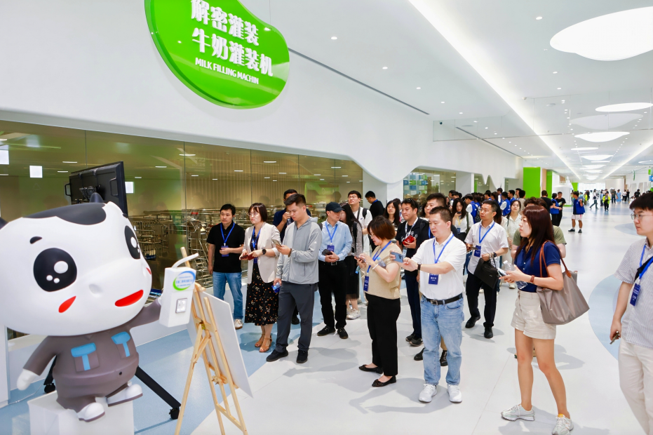 跨界的风吹到了数智伊利,伊利携手阿里巴巴开启数据之旅