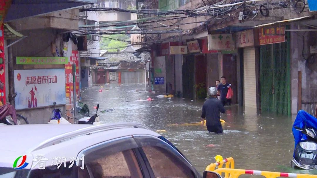 记者 吴晓晓:现在是26日傍晚6点20分,这里是市区的振德街,大家可以