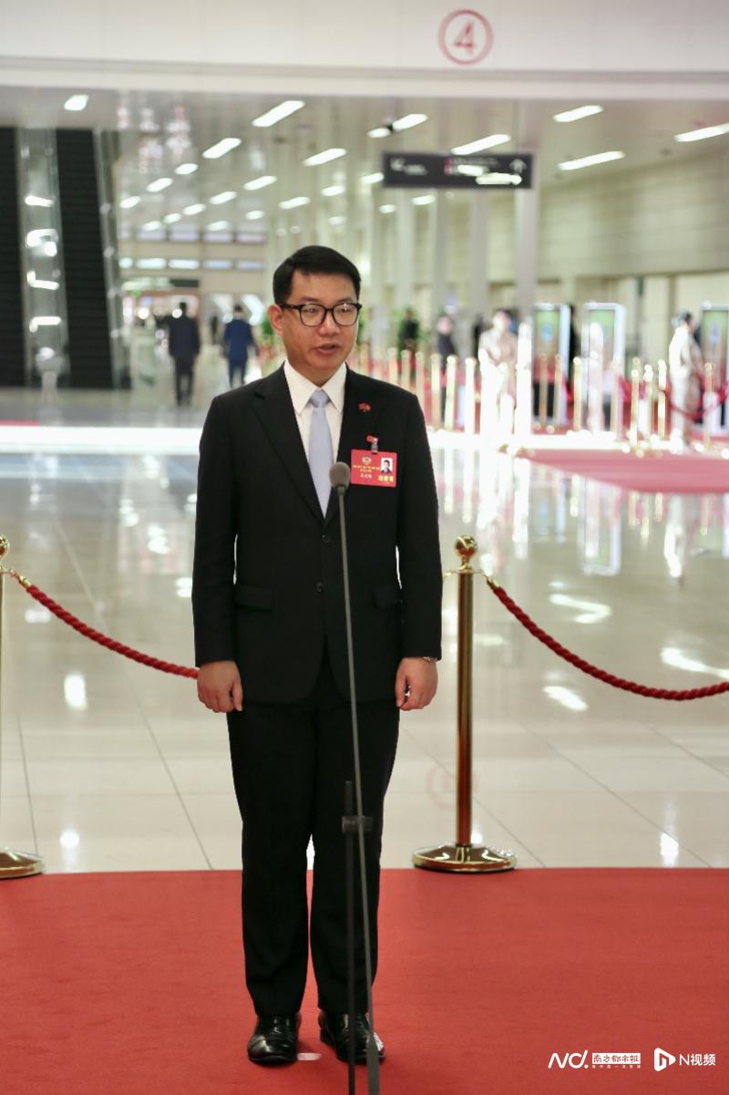 委员通道直击｜吴英鹏：深化粤港澳法律服务业合作