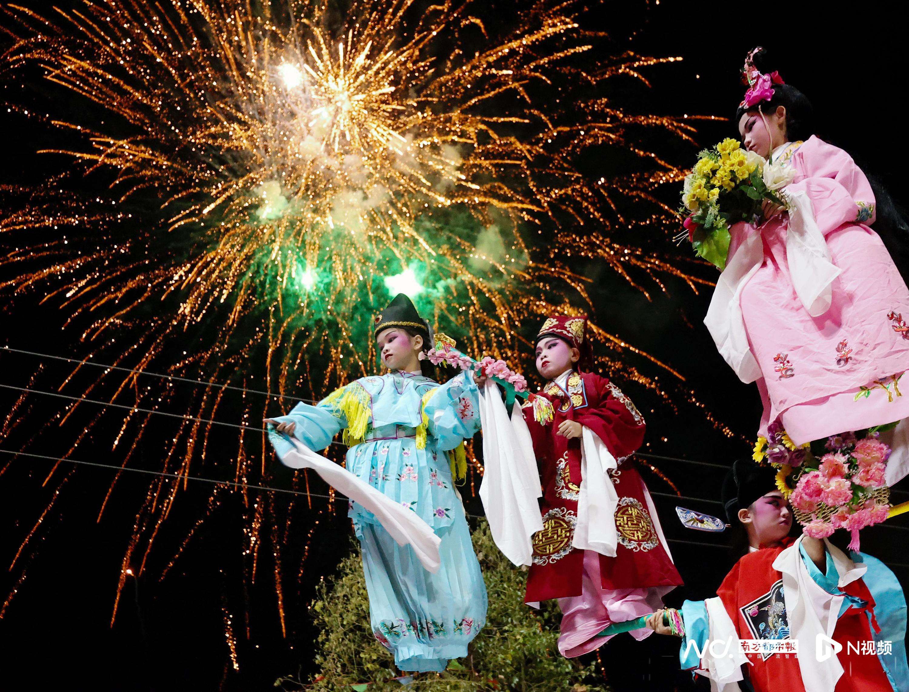 茂名电白“妆春”大戏喜闹元宵，网红新农人“粤式英语”打卡