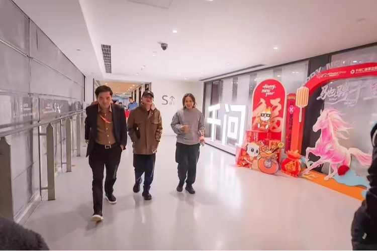 马云现身阿里千问办公楼，提前助阵30亿春节红包大战？