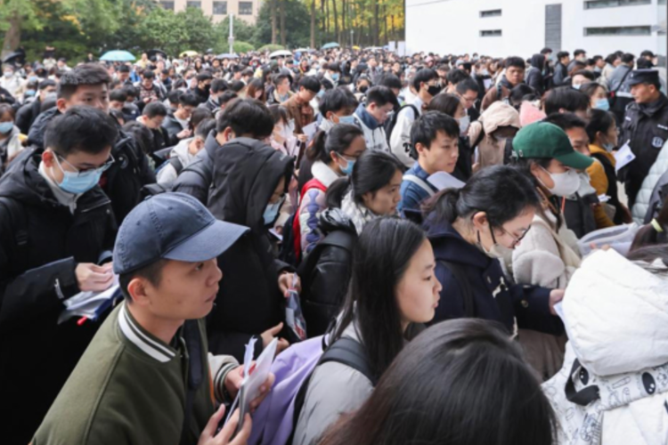 优化公务员退出机制，减少人力资源错配
