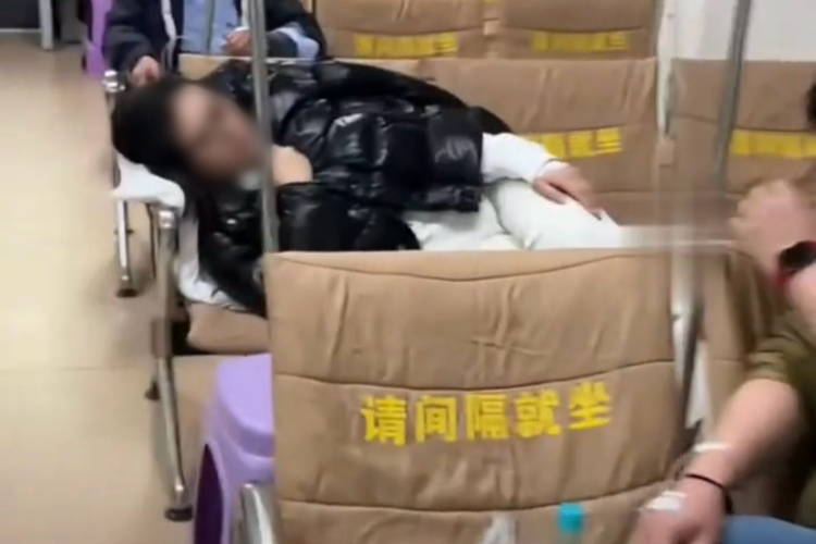 防城港“7人吃火锅后腹泻”，当地称店家证照齐全！已和解