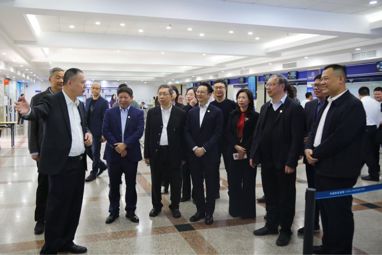 邀侨商建言献策！江门召开警务法治为侨服务座谈会