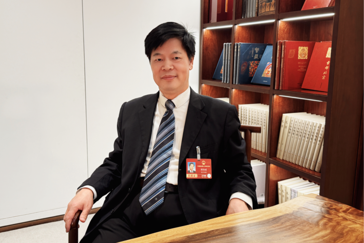 专访郑功成：建议给农村70岁以上老人发“历史贡献养老金”