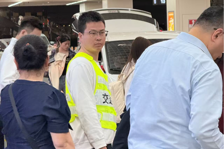 深圳机场凌晨打车难追踪：机场、交管部门连夜回应