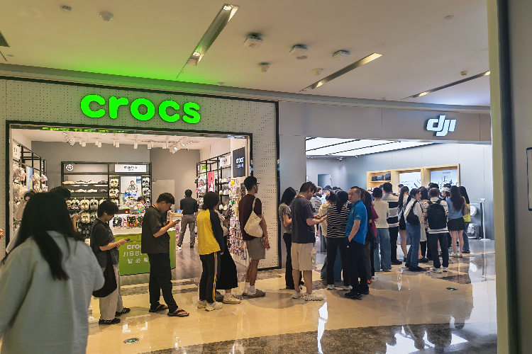现货秒空！实探大疆Pocket 4发售：深圳门店大排长龙