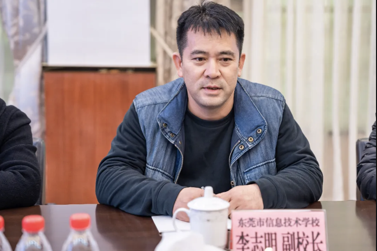 搞权钱交易、“靠校吃校”，东莞一学校原副校长被“双开”