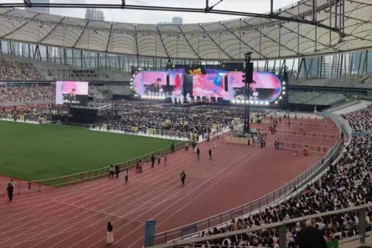 广场舞噪音乱入！深圳一演唱会现场遭观众吐槽，官方回应