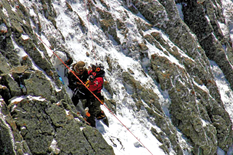 香港入境处回应两人在日本登山被困致一死：已派员陪家属前往