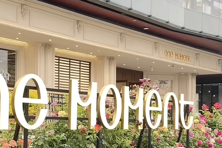 One Moment女顾客全裸试衣遭掀帘被围观！品牌致歉