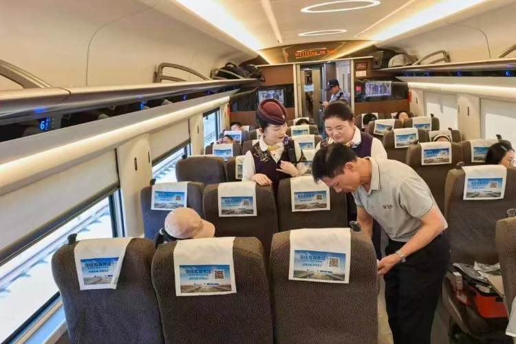 开往上海的高铁乘客脚被砸出血！获深圳监狱副监狱长帮忙包扎