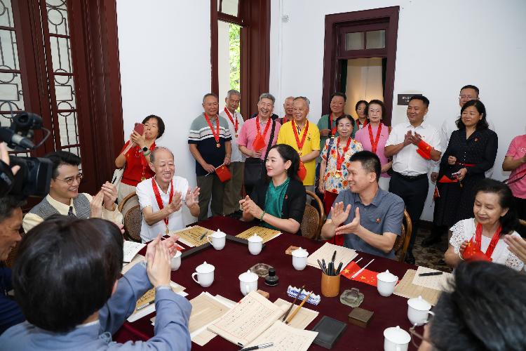 老中青三代齐聚中共三大会址，实景话剧回望峥嵘岁月！