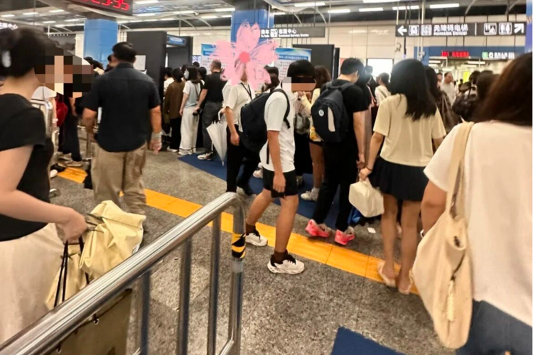 深圳地铁安检调整首日引争议！记者直击晚高峰：现场有人报警