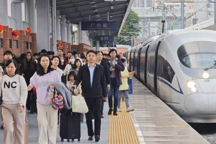 受台风“红霞”影响，26日广东省内铁路将全线停运