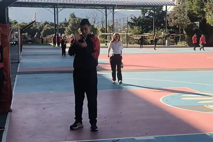 连线亲历哥伦比亚地震的中国公民：机场响起警报，被要求下机
